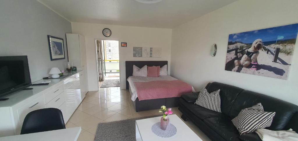TV a/nebo společenská místnost v ubytování Ferienwohnung Charlie mit Seeblick