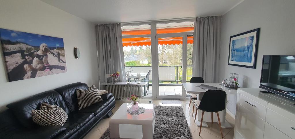 TV a/nebo společenská místnost v ubytování Ferienwohnung Charlie mit Seeblick