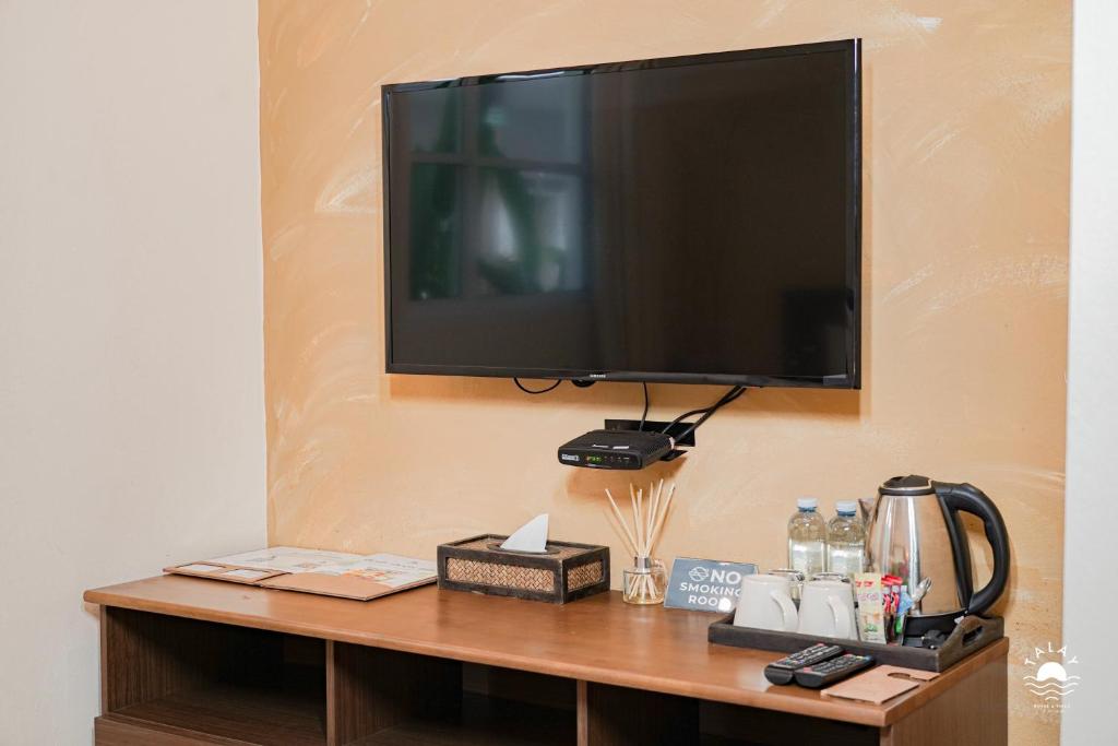 TV a/nebo společenská místnost v ubytování Talay Hotel and Villa Cha-am