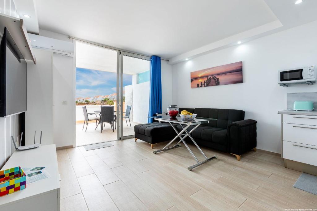 Kuchyň nebo kuchyňský kout v ubytování Ocean View Apartment with large terrace and Netflix smart TV Costa Adeje