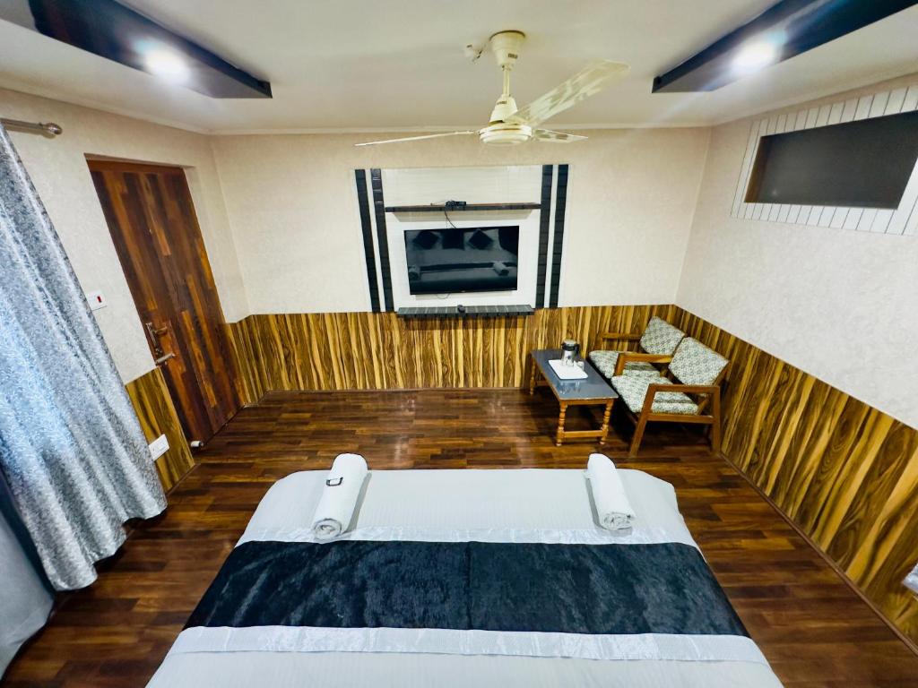 TV a/nebo společenská místnost v ubytování Hotel Luxury Inn