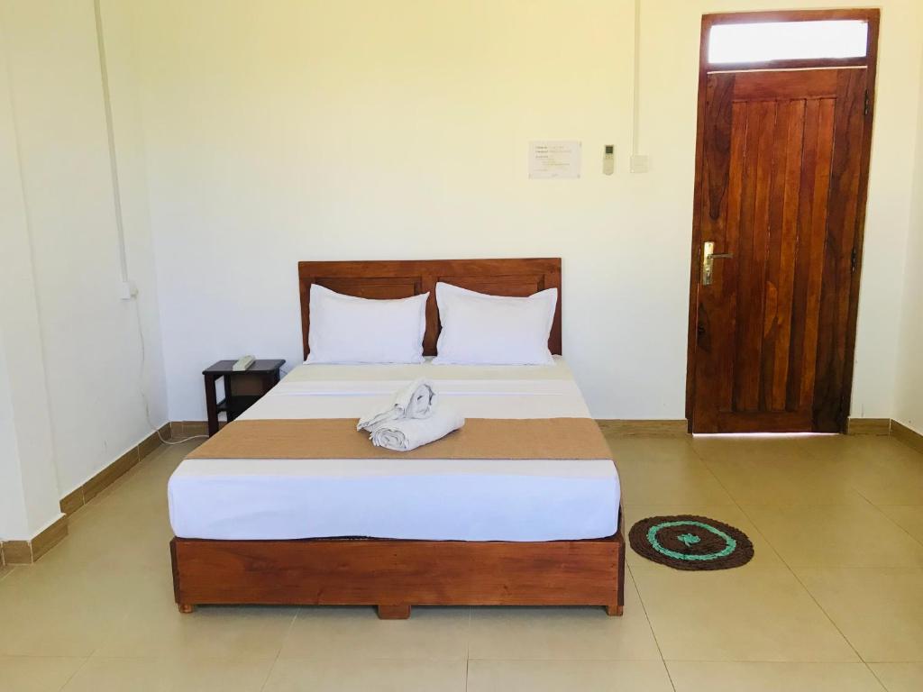 Postel nebo postele na pokoji v ubytování Rivonway Hotel Polonnaruwa