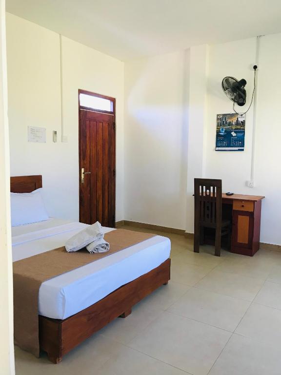 Postel nebo postele na pokoji v ubytování Rivonway Hotel Polonnaruwa