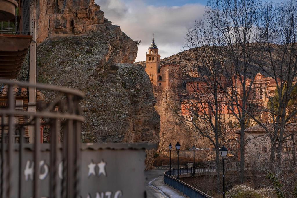 a view of a castle with a hill in the background at Hotel - Restaurante Prado Del Navazo in Albarracín