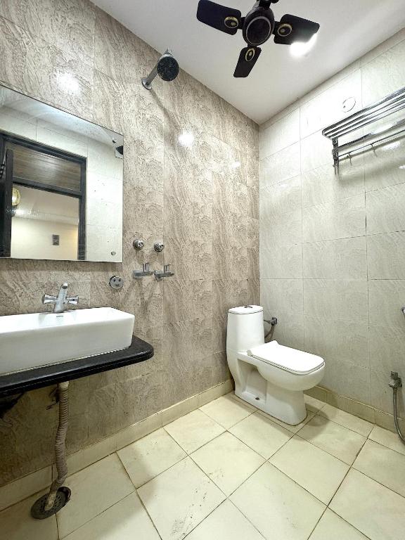 Koupelna v ubytování Hotel Kelson Dx with parking, 2mins from Metro Station near New Delhi Railway Station