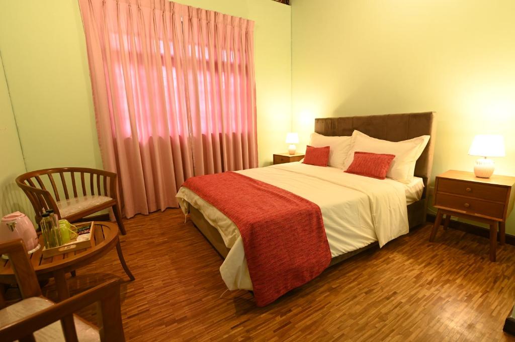 Serene Manor - Standard Double Room