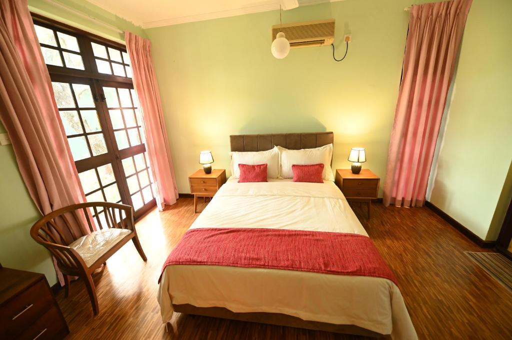Serene Manor - Double Room