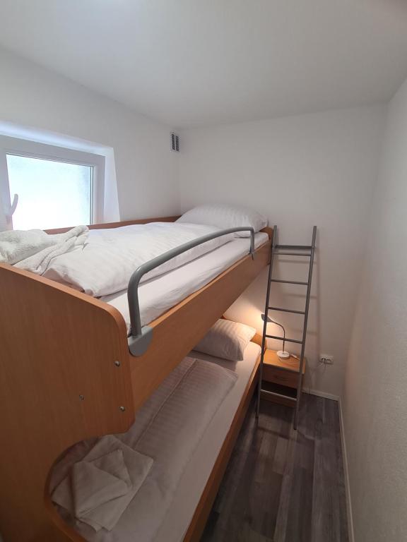 Postel nebo postele na pokoji v ubytování Počitniški dom Portorož / Portoroz Holiday Home