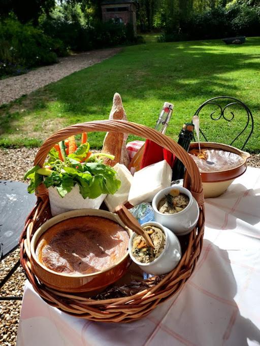 a basket filled with plants on top of a table at Gîtes du Manoir de la Porte in Les Authieux-sur-Calonne