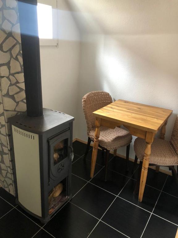 Cucina o angolo cottura di Private accommodation Kalezić