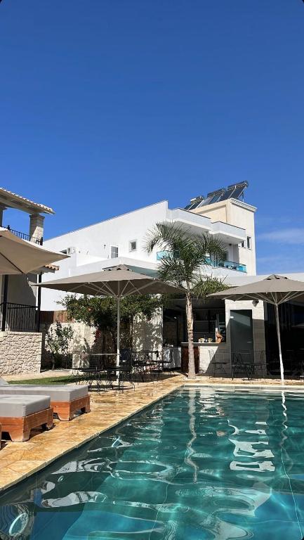 La pileta dentro o cerca de Casa Del Mar
