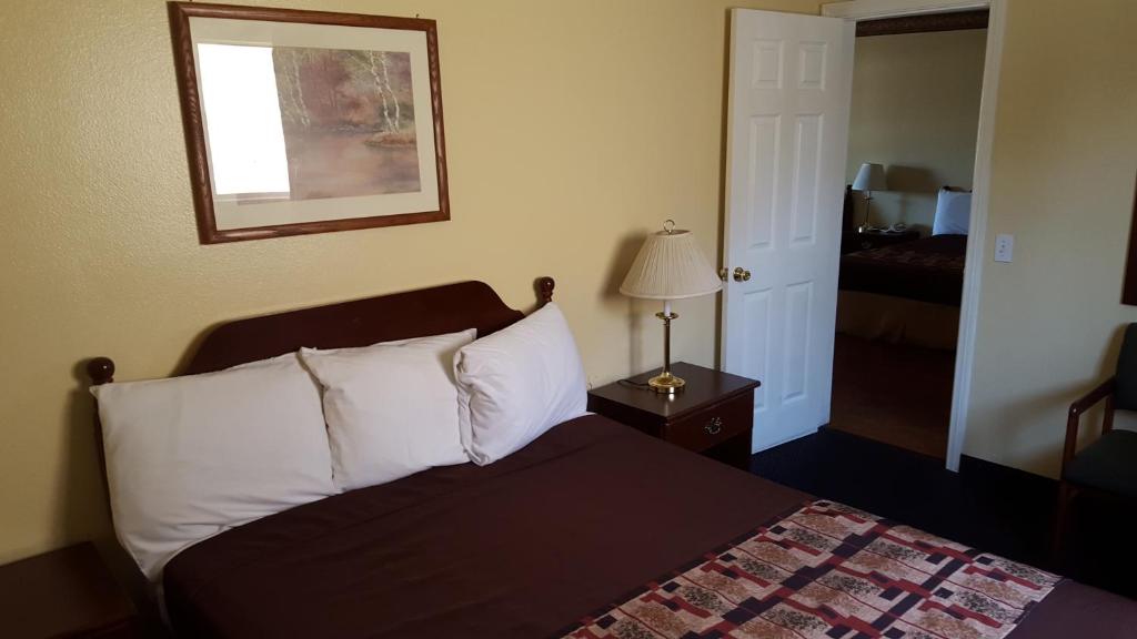 Anaheim Astoria Inn & Suites photo