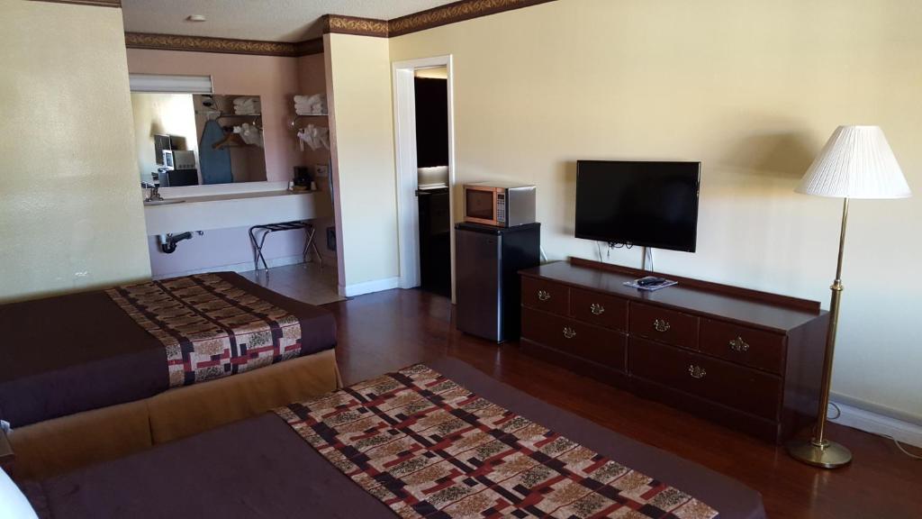 Anaheim Astoria Inn & Suites photo