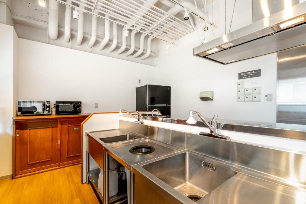Kuchyň nebo kuchyňský kout v ubytování Hostel OGK