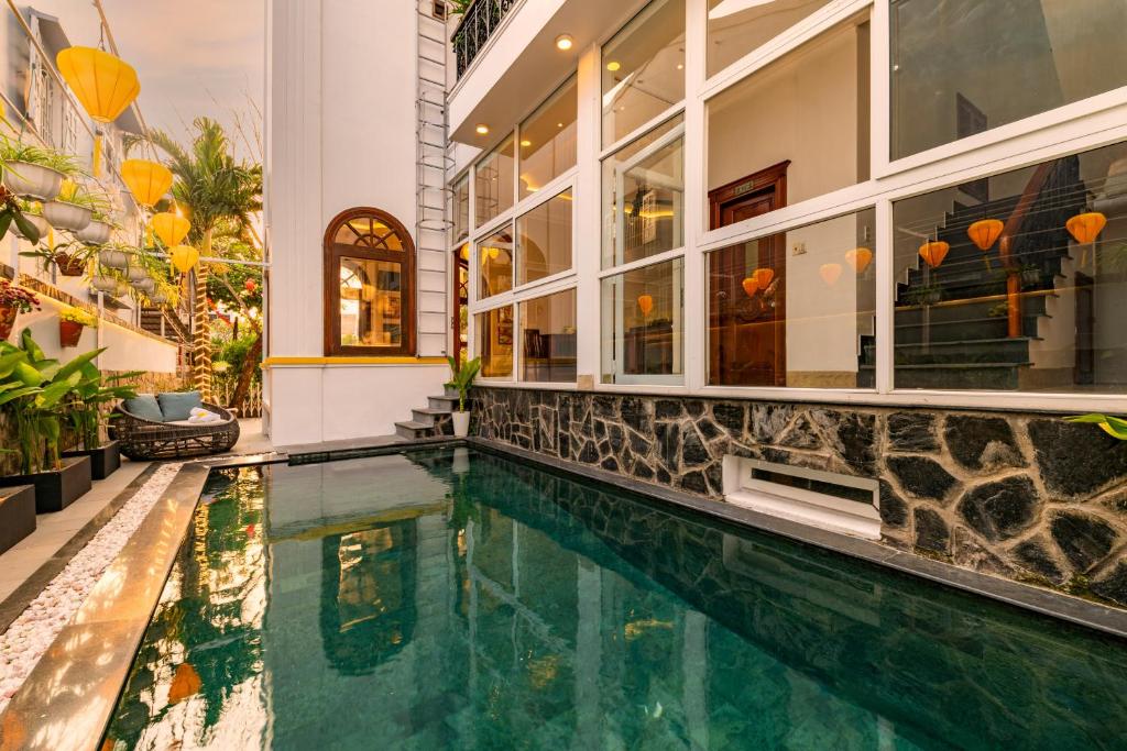 Hồ bơi trong/gần Iris De Villa Hoi An
