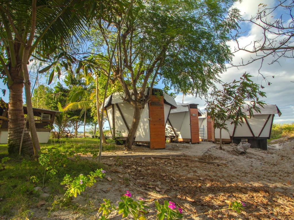 a row of houses with trees in the foreground at Machete WING SURF KITE & FOIL in Punta Chame