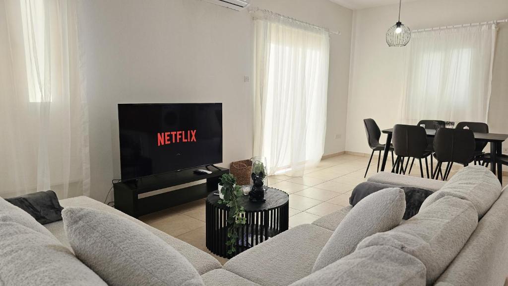 TV a/nebo společenská místnost v ubytování STAY Tranquility Cove