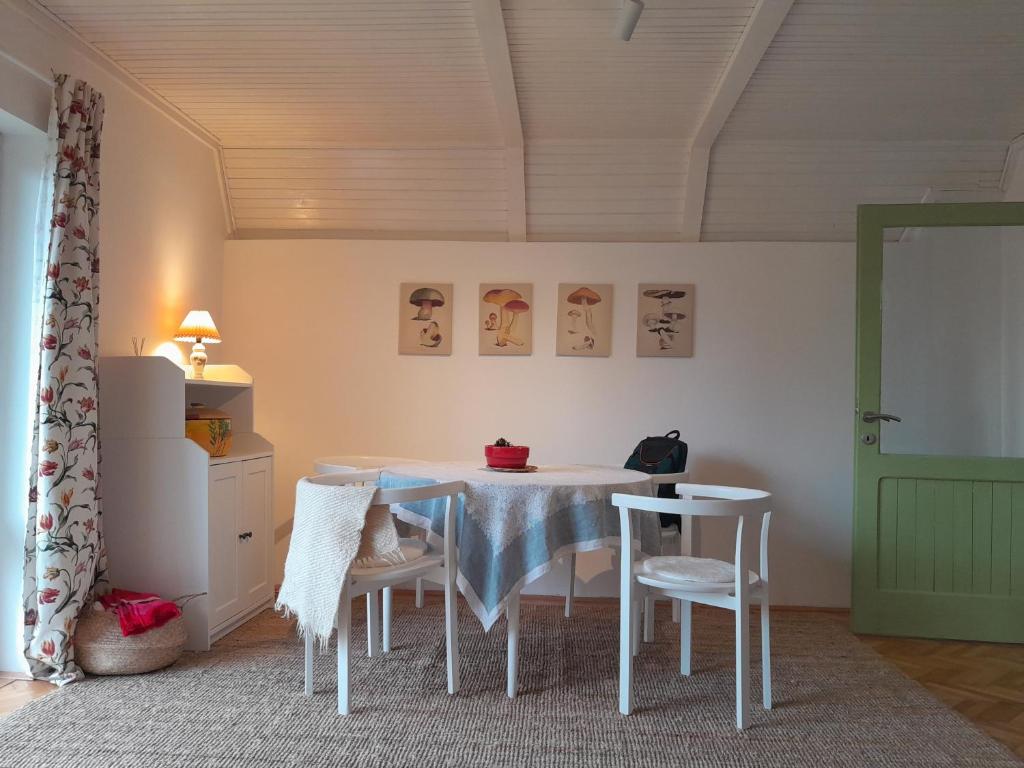 Area soggiorno di Pine tree cottage