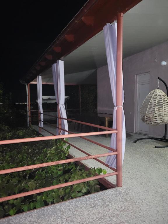 Φωτογραφία από το άλμπουμ του guest house TSVARA σε Vani
