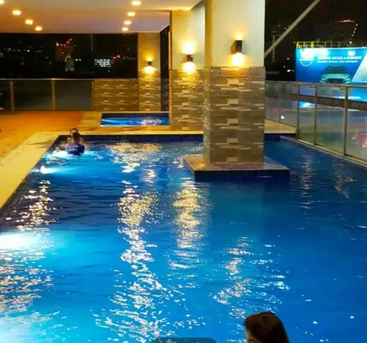 Bazén v ubytování Sunvida Tower Condo 1 nebo v jeho okolí