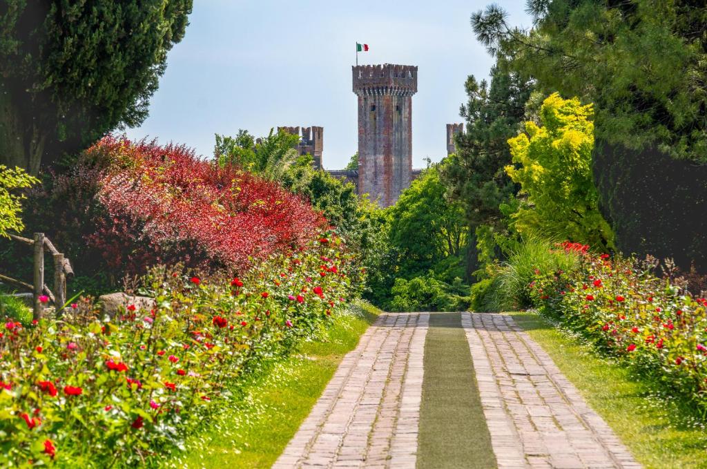 Fotografia z galérie ubytovania Ampia Dimora a Salò con Parcheggio e Giardino v destinácii Salò