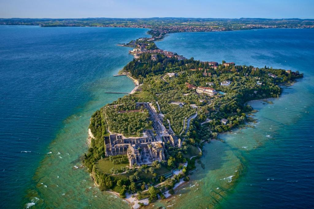 Fotografia z galérie ubytovania Ampia Dimora a Salò con Parcheggio e Giardino v destinácii Salò