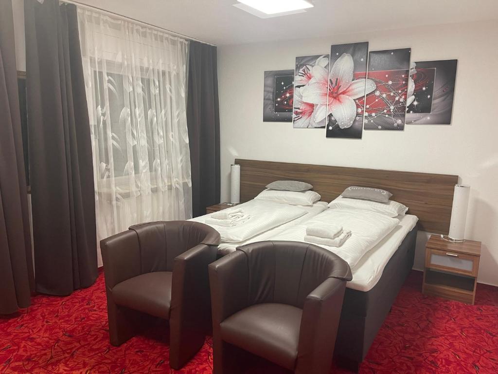 Postel nebo postele na pokoji v ubytování Hotel Am Wildpark