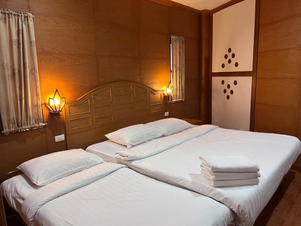 Postel nebo postele na pokoji v ubytování Nanai 2 Residence Patong Phuket