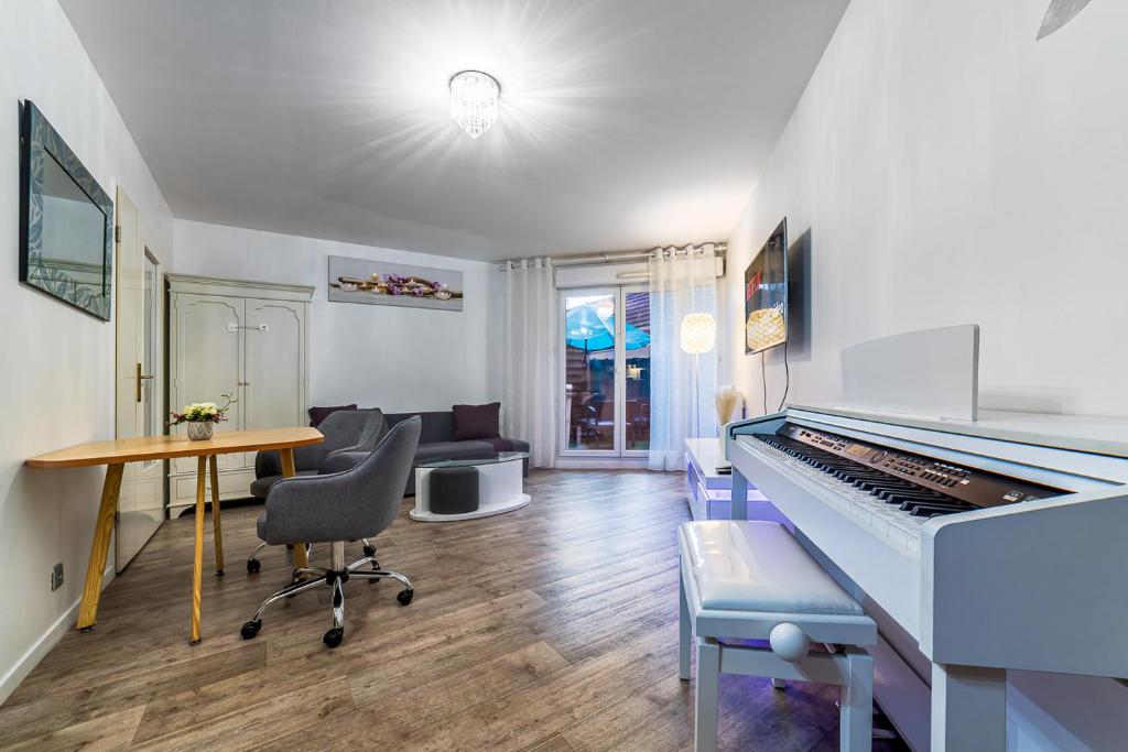 a living room with a piano and a desk at Grande Île - Apartment near Disneyland Paris in Meaux