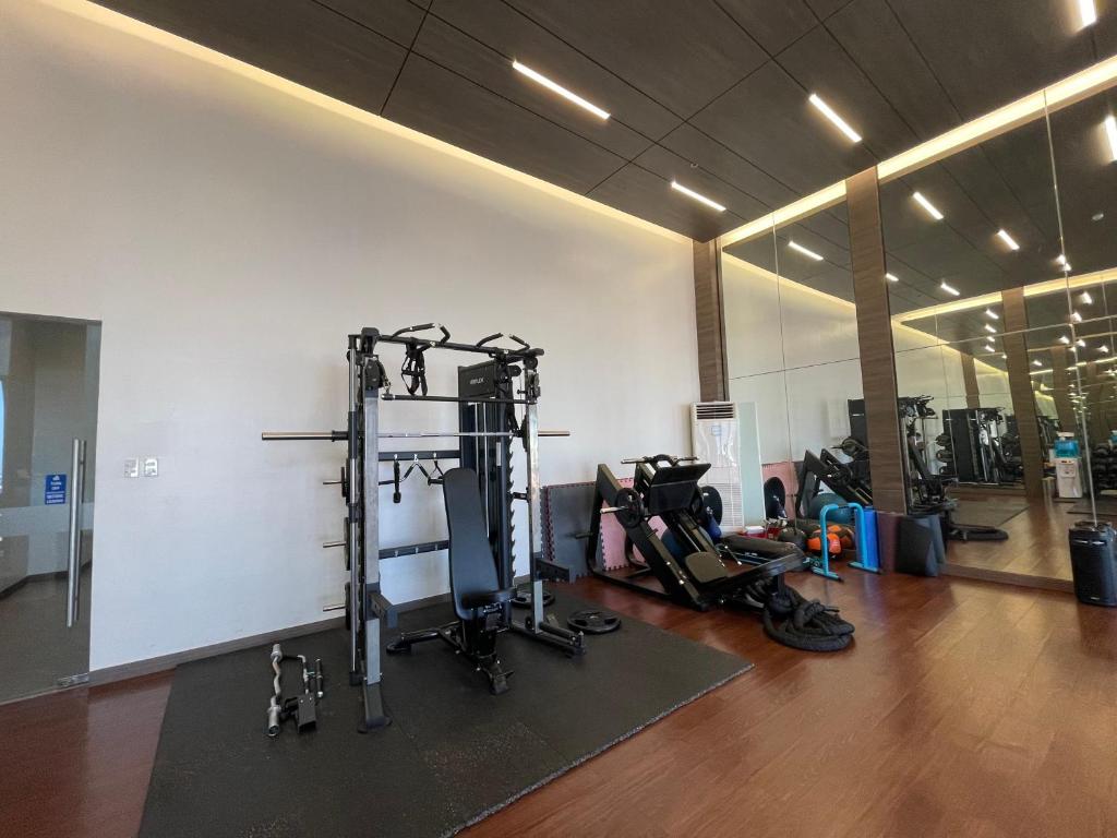 Fitness centrum a/nebo fitness zařízení v ubytování Hotel A and A Quezon City powered by Cocotel