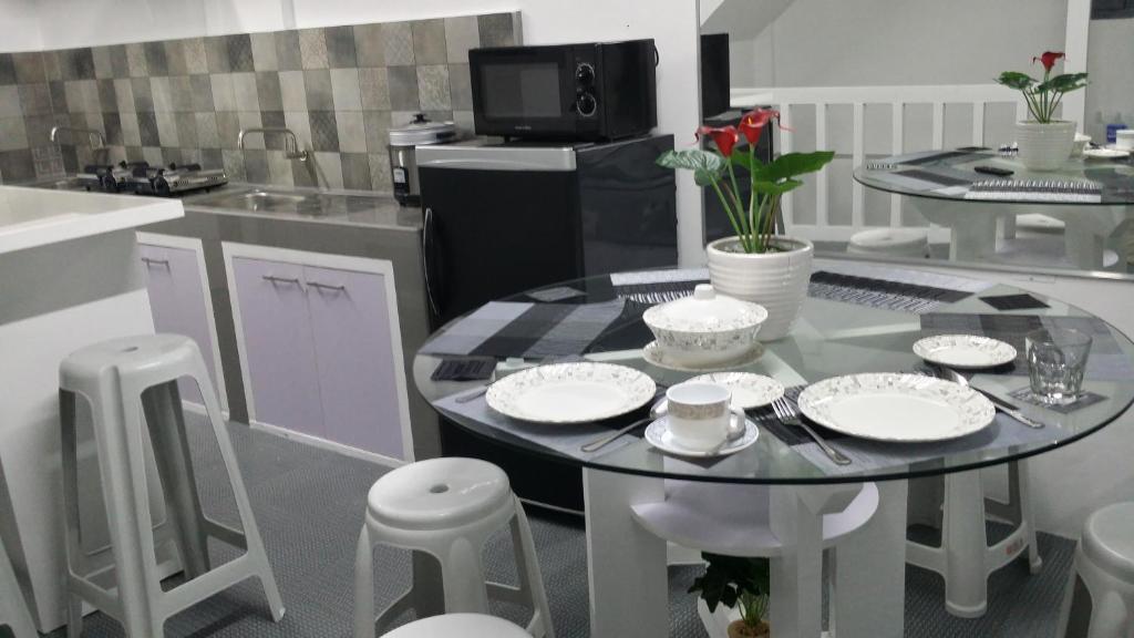 Kuchyň nebo kuchyňský kout v ubytování ERVORUTO HOSTEL 23 Makati