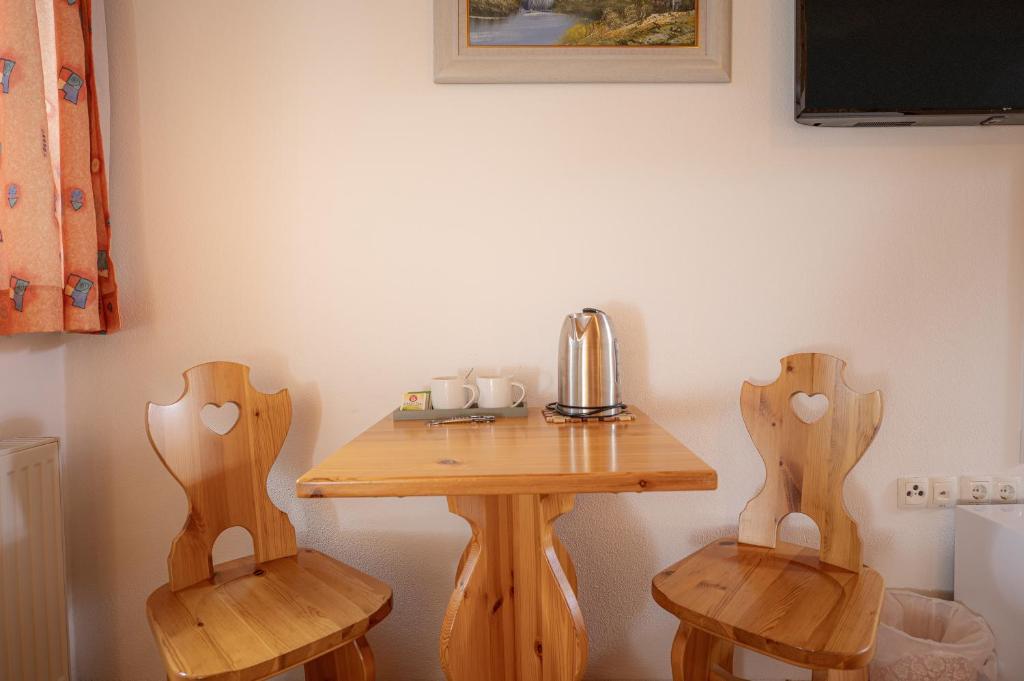 Příslušenství pro přípravu čaje a kávy v ubytování Rooms & Apartments Pr Matjon