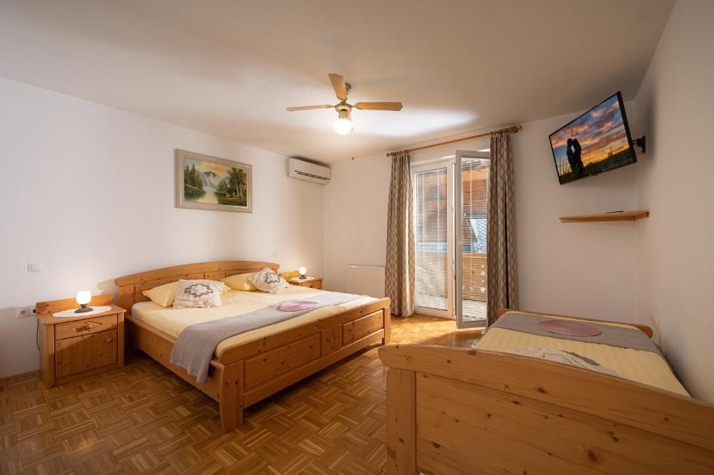 Postel nebo postele na pokoji v ubytování Rooms & Apartments Pr Matjon