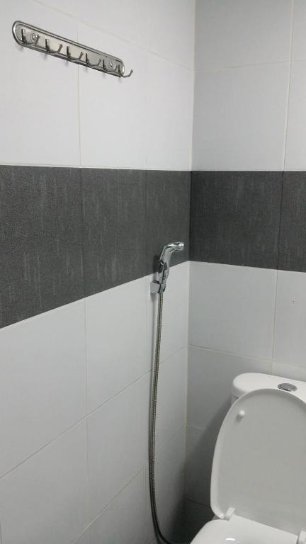 Koupelna v ubytování ERVORUTO HOSTEL 23 Makati