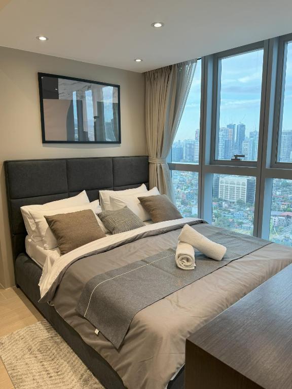 Stylish 2br with View at BGC Uptown Parksuites 29a Images