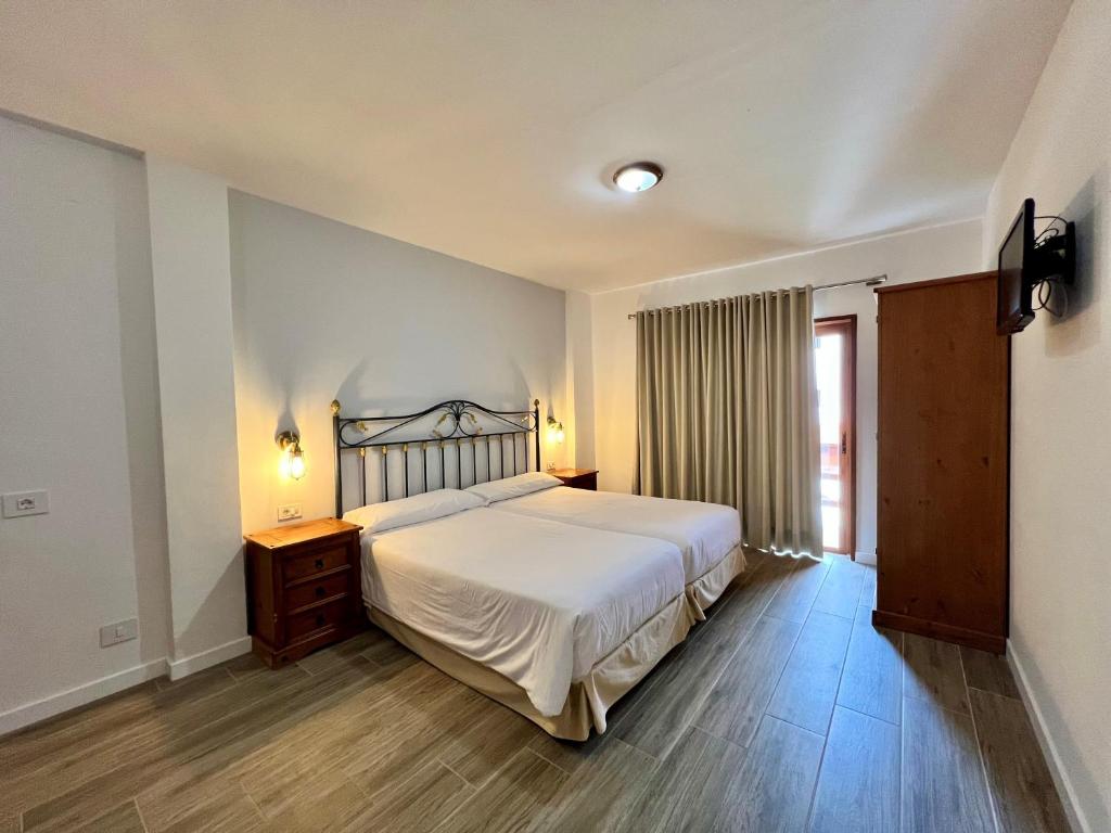 A bed or beds in a room at Apartamentos Frontera