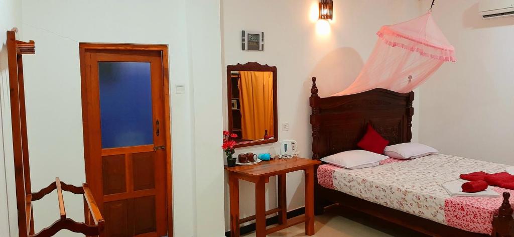 Dream Palace Family Guest House Mirissa , Beach 50m - 11
