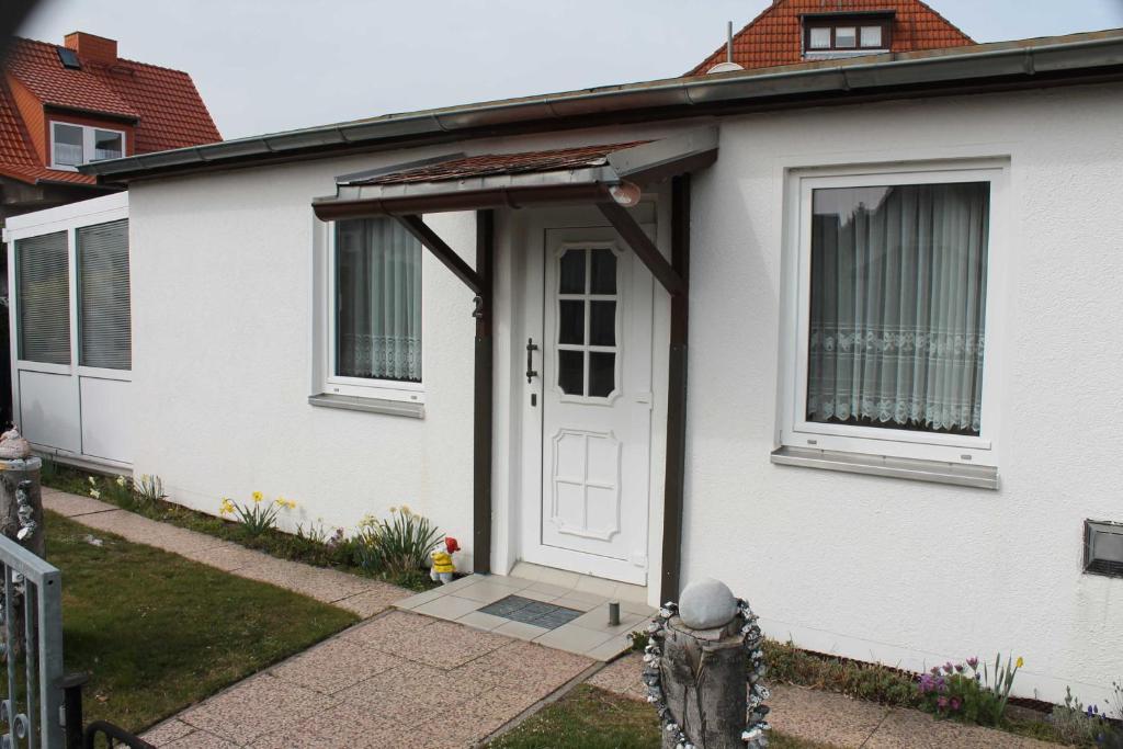 a white house with a white door and windows at Haus 2 - Haus Behaglich Heinrich GM 69368 in Graal