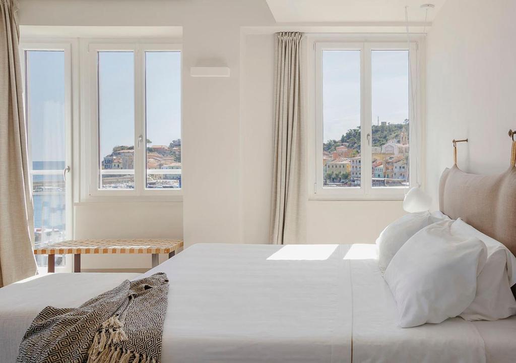 Postel nebo postele na pokoji v ubytování LA GUARDIA Hotel