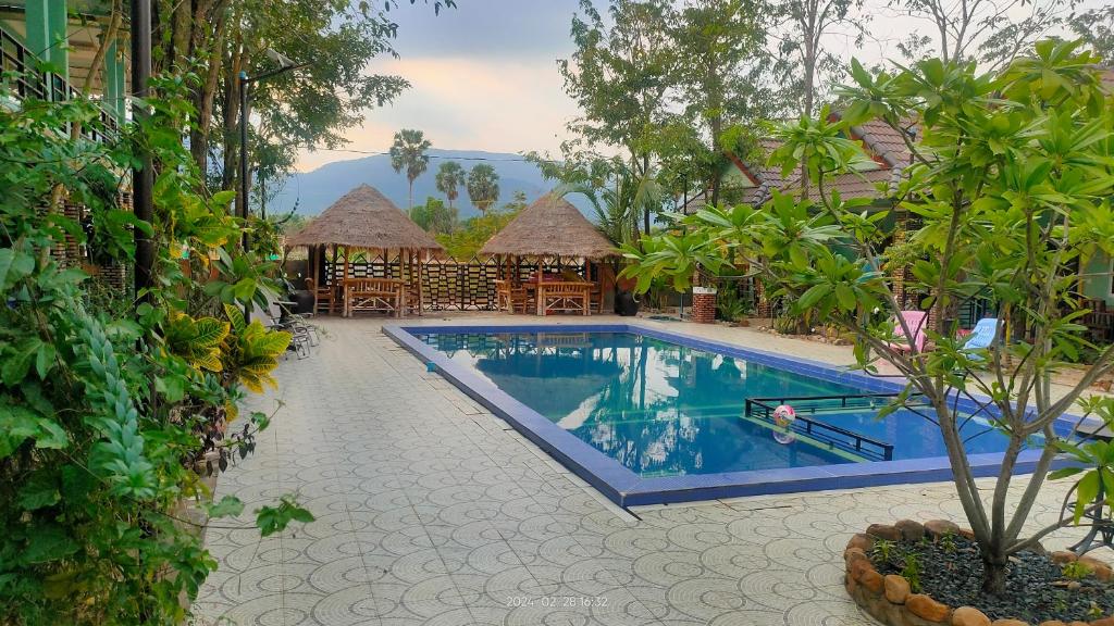 Bazén v ubytování Mabuhay Guesthouse Kampot nebo v jeho okolí