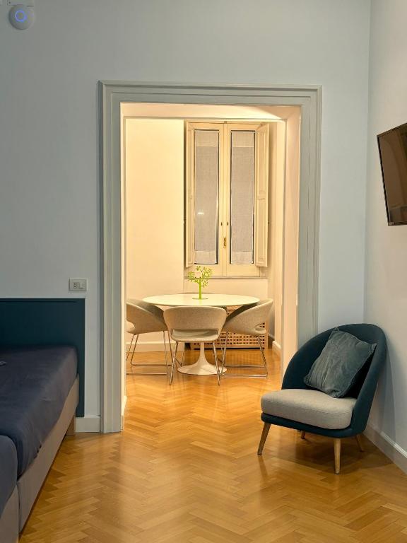 Posedenie v ubytovaní NAPOLIFOREVER Chiaia APARTMENT