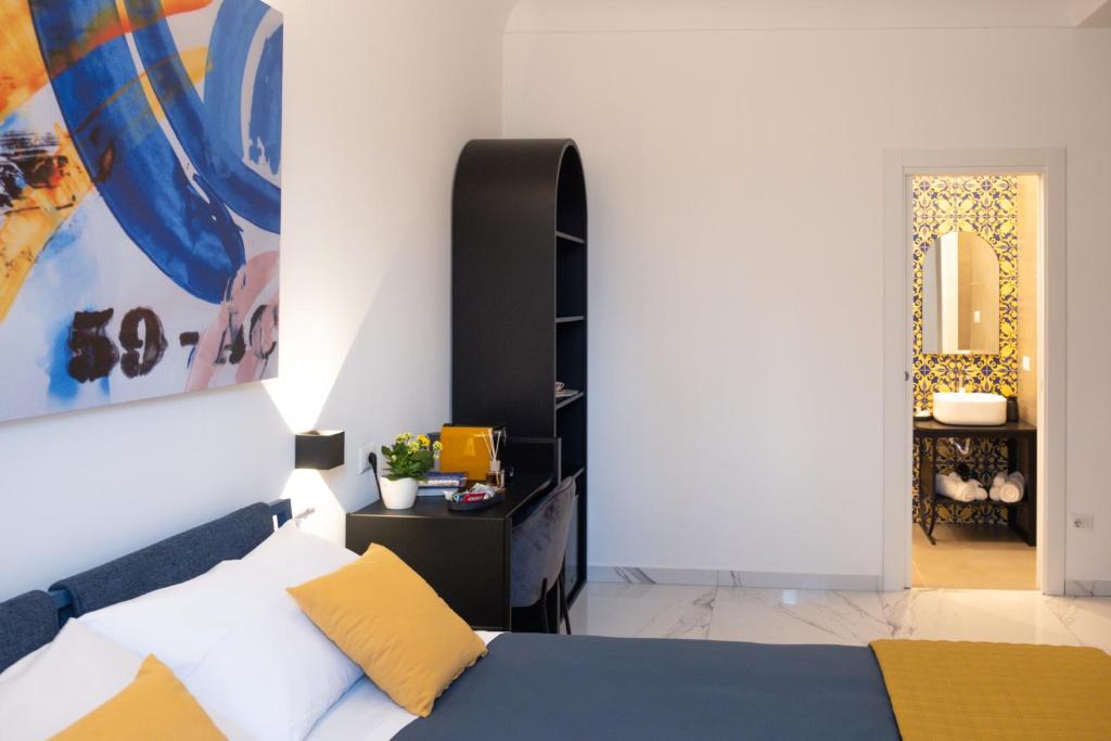 Postel nebo postele na pokoji v ubytování Napoli Oltre Rooms