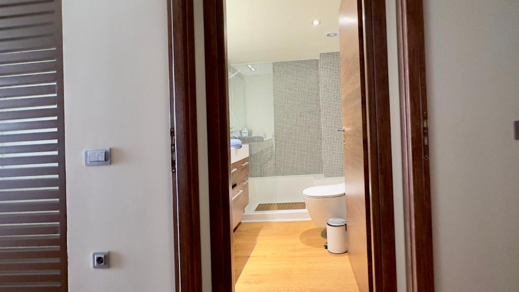 Kúpeľňa v ubytovaní Captains 2-Bedroom Suite in Athens Nea Smyrni