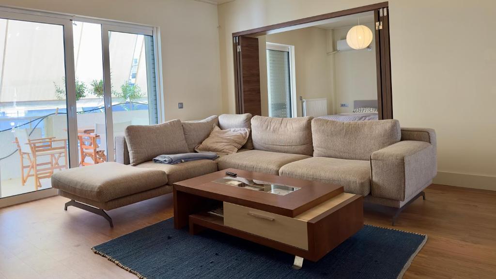 Posedenie v ubytovaní Captains 2-Bedroom Suite in Athens Nea Smyrni