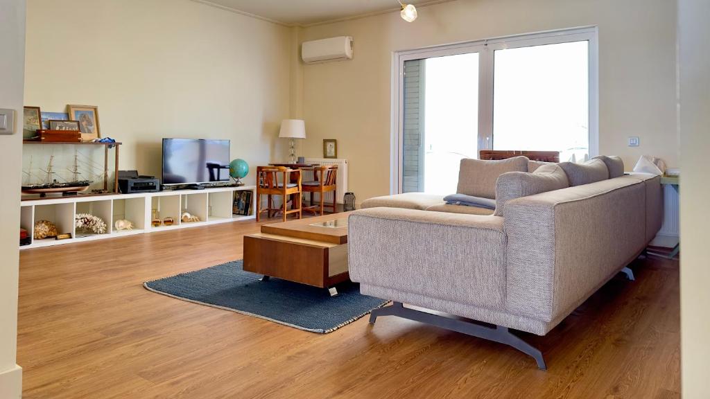 Posedenie v ubytovaní Captains 2-Bedroom Suite in Athens Nea Smyrni