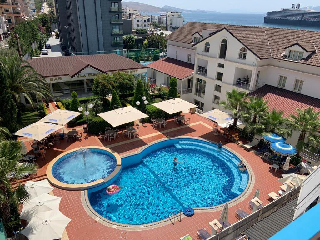 Bazén v ubytování Apart-Hotel Alvi nebo v jeho okolí