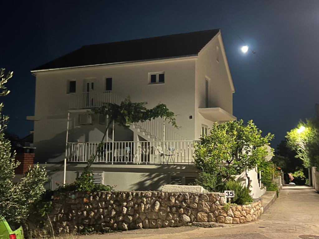 Budova, v ktorej sa apartmán nachádza