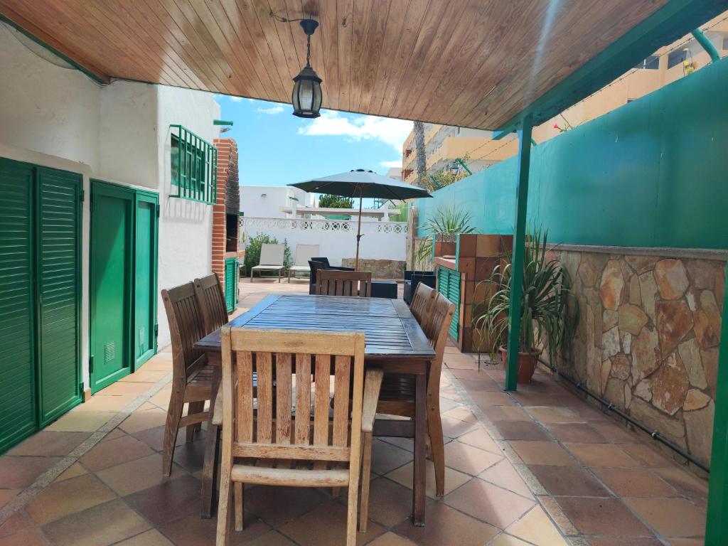 Патио или другая зона на открытом воздухе в splendid bungalow next to dunes