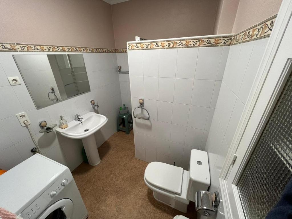 Koupelna v ubytování Apartamentos Virgen de Villaverde