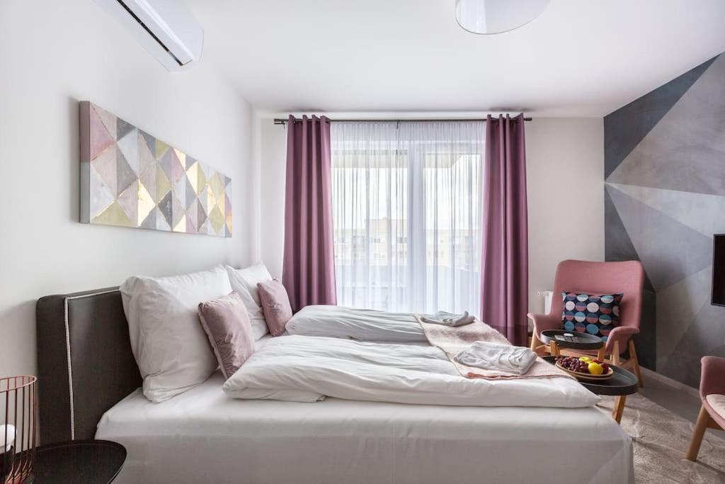 Pastel Serenity Retreat close to downtown - 903 1082 Budapest, 6a Corvin sétány kép - 1
